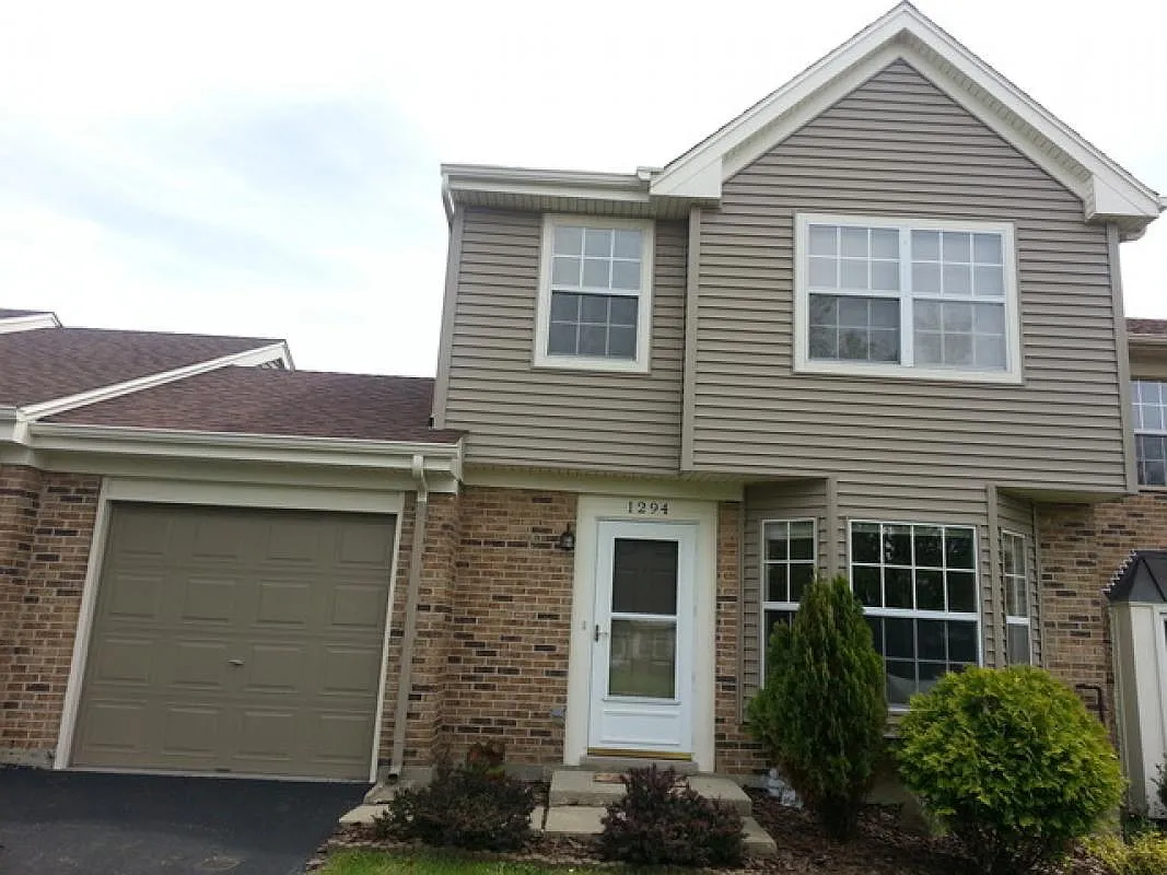 1294 Robin Dr photo 1