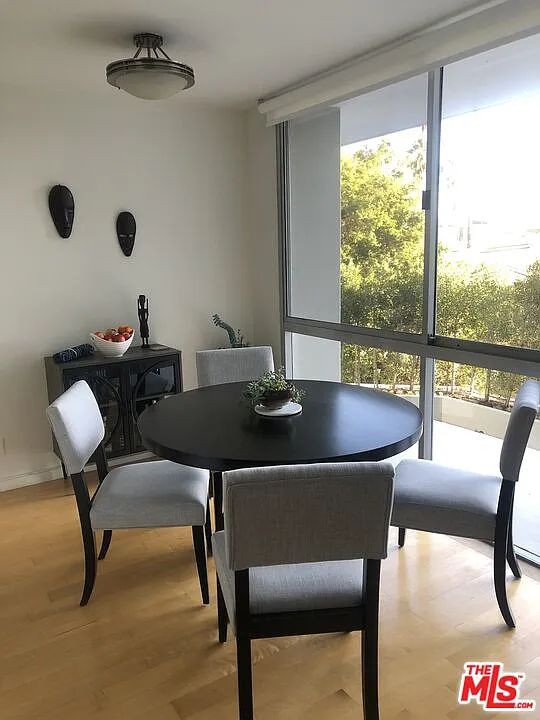 1 bed, 1.0 bath, 868 sqft, $5,500 — Photo 2