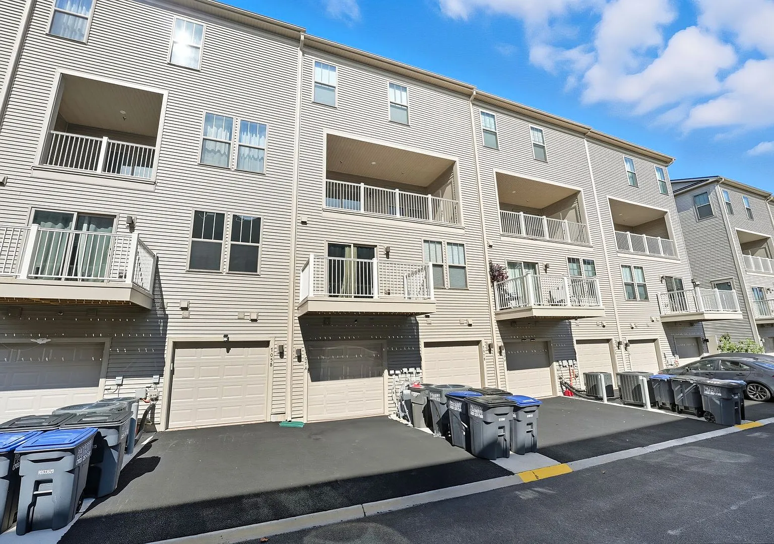 707 Thomas Ln #A — Photo 3
