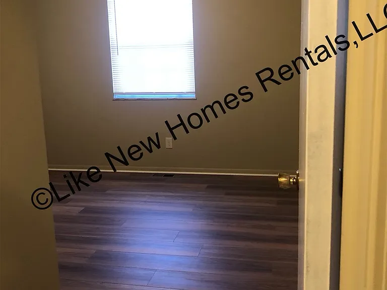4440 Shubert Ave — Photo 8