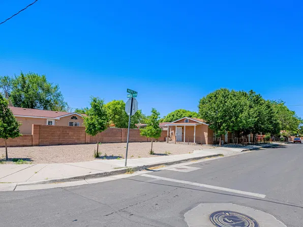 704 Pacific Ave SW, Albuquerque, NM 87102