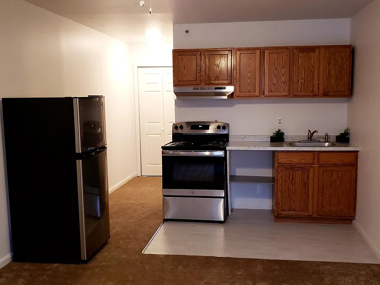 365 W Elm St — Photo 1