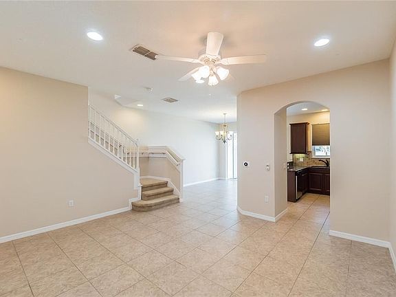 4th image of 10336 Fallsgrove St