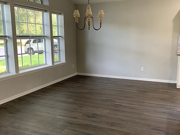 3rd image of 3941 Villas Green Cir