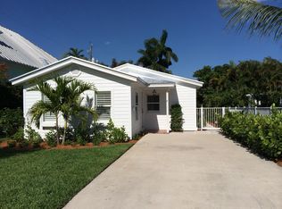 483 8th Ave S, Naples, FL 34102