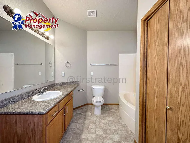 1949 E Wilson Ln #D — Photo 13