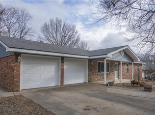 14750 Oakcrest Dr, Siloam Springs, AR 72761