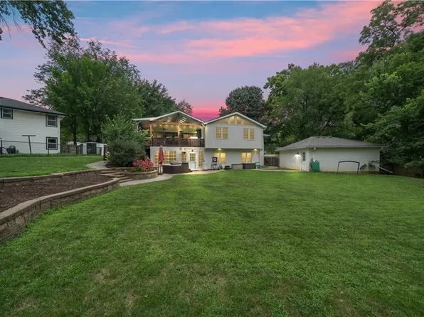 7623 W 52nd St, Overland Park, KS 66202