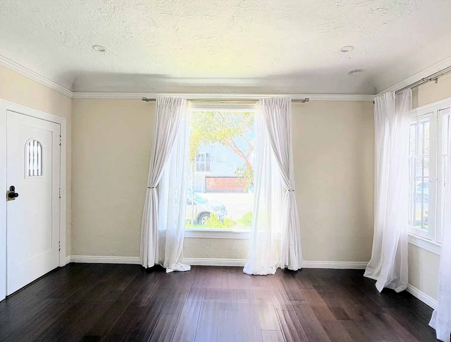2 bed, 1200 sqft, $3,700 — Photo 4