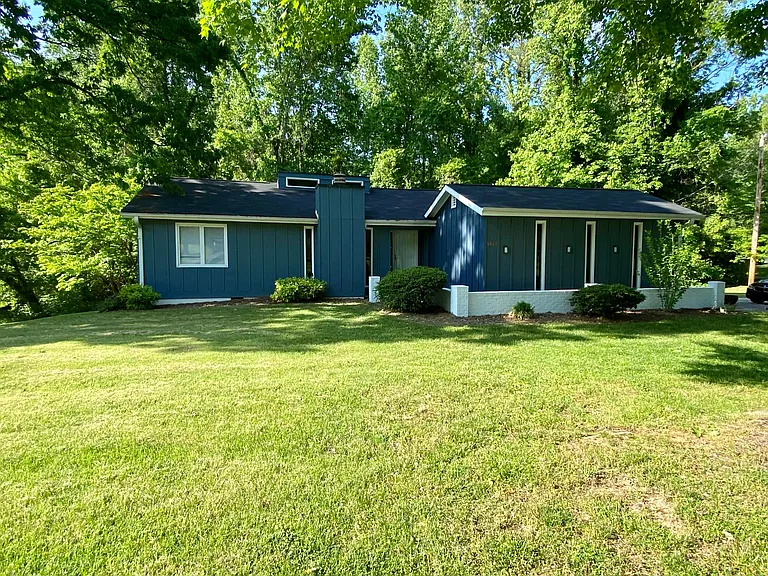 3827 Cavalier Dr — Photo 1