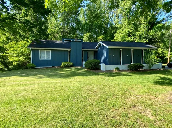 3827 Cavalier Dr, Winston Salem, NC 27104