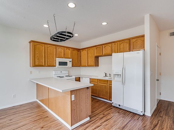 4th image of 908 SW 175th Ter