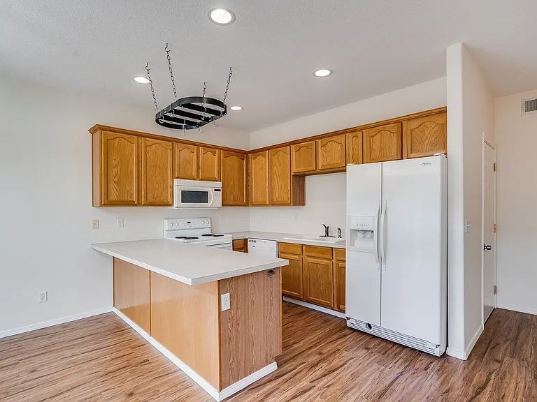 908 SW 175th Ter — Photo 4