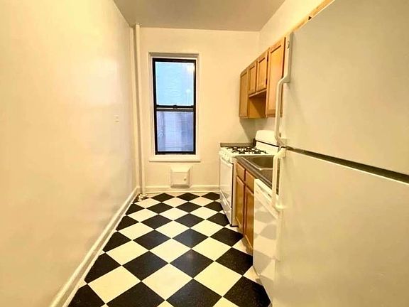 4th image of 25 Eastern Pkwy APT 6E