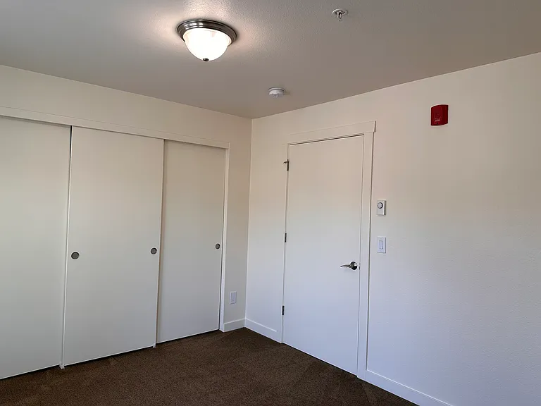 1x1 Bedroom Closet
