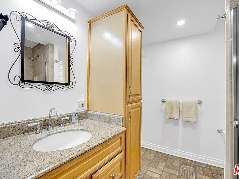 915 Edie Dr — Photo 18