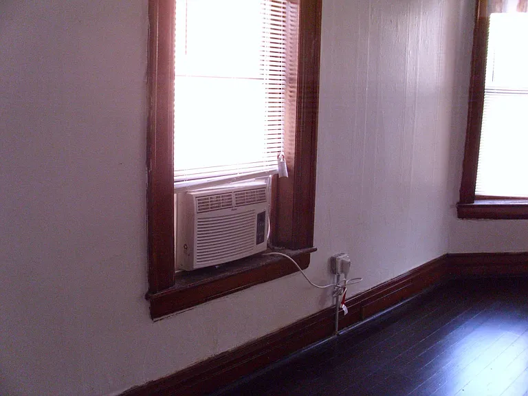 820 Macon Ave — Photo 9