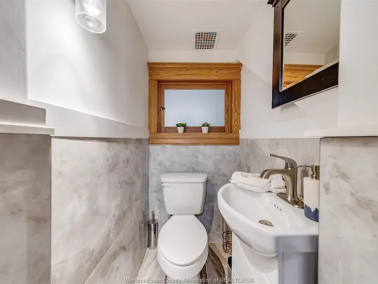 961 Ouellette Ave #2 — Photo 29