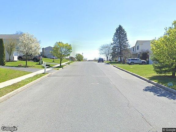 Exterior Neighborhood (street photo)