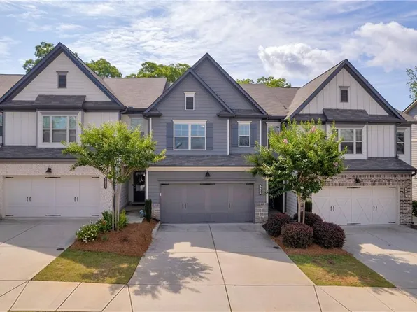 5615 Parkview Ln, Flowery Branch, GA 30542