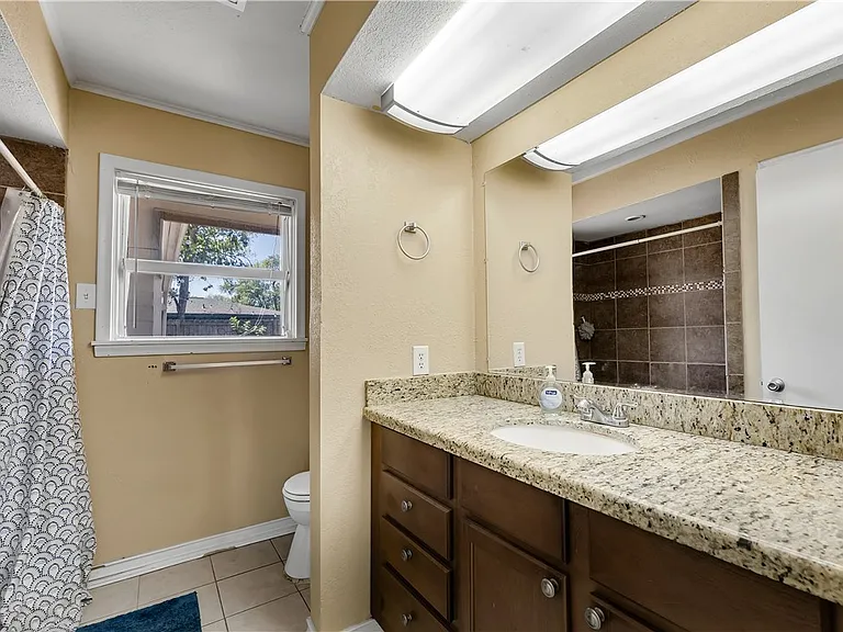 520 Helena St — Photo 7