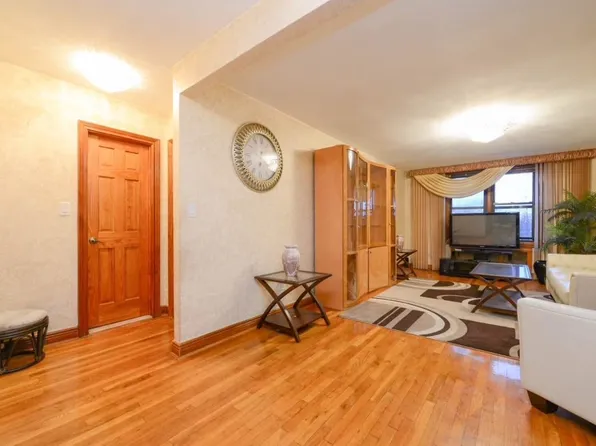 67-30 Dartmouth Street image 5 of 19