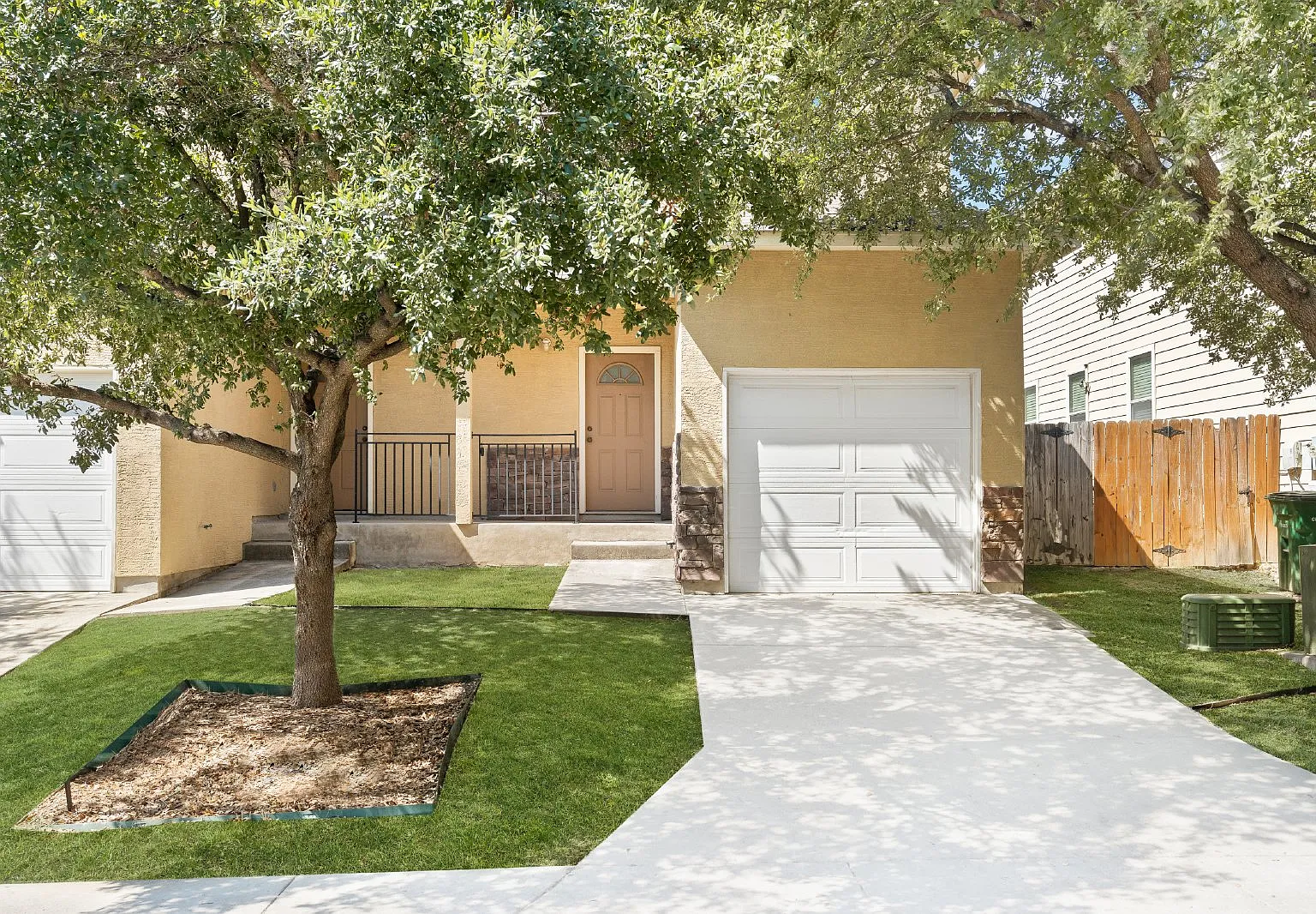 3 bed, 2.5 bath, 1245 sqft, $1,350 — Photo 3