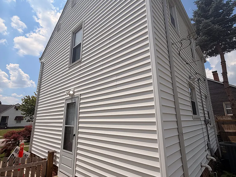 13108 Saint James Ave — Photo 4
