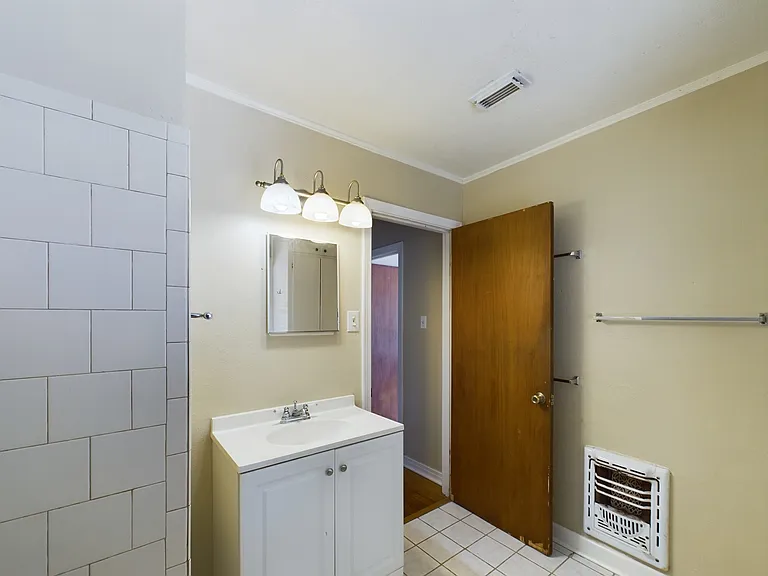 305 Bolton Ave — Photo 11