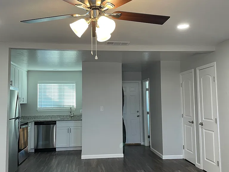 Kitchen Dining area
