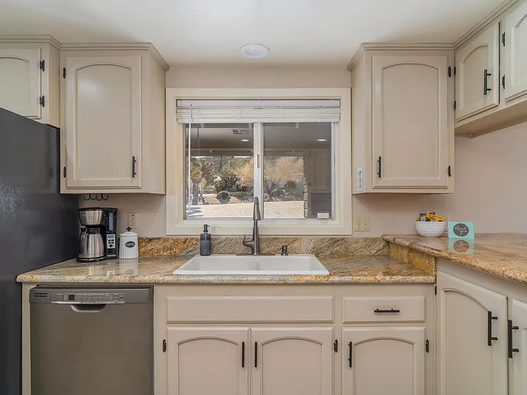 56760 Ivanhoe Dr — Photo 8