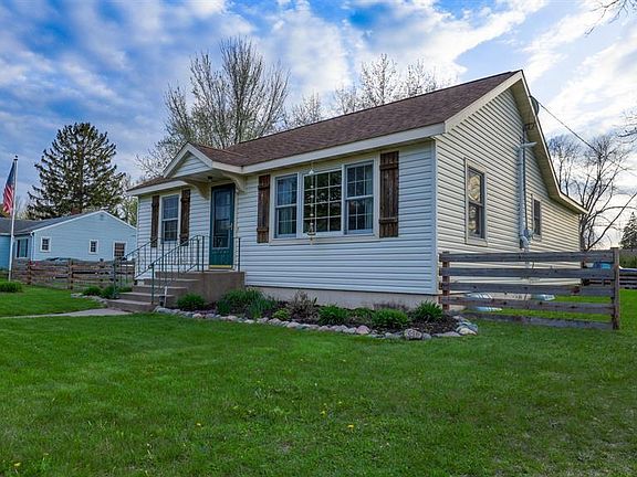 3rd image of 718 Maple Street