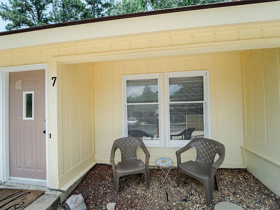 7 Perralena Ln