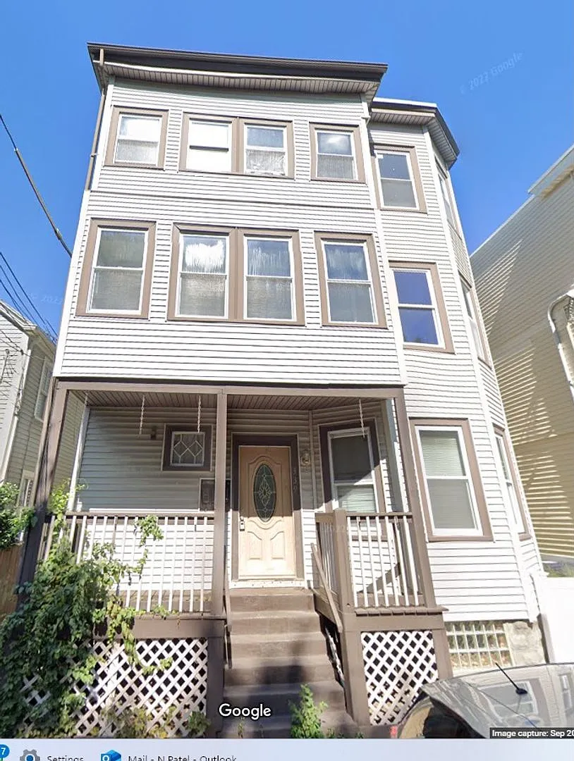 Great 4 Bed Available 9/1/26 — Photo 2