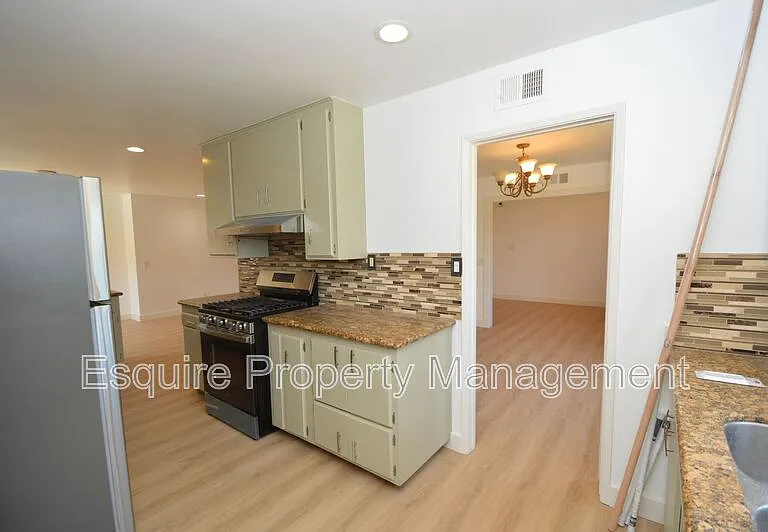 13515 W Telegraph Rd — Photo 11