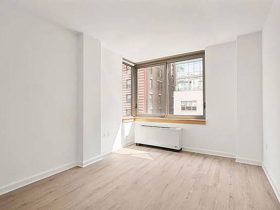 4th image of 35 W 33rd St APT 12E