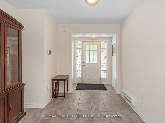 4th image of 1084 Silk St