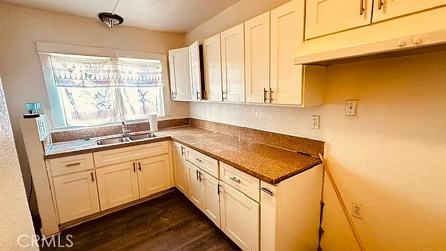 2 bed, 720 sqft, $2,500 — Photo 3