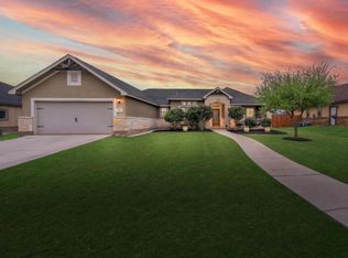 105 Grand Vw, Floresville, TX 78114