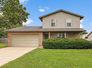 802 Country Meadow Ln, Shiloh, IL 62221