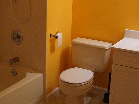 Full Bathroom 2