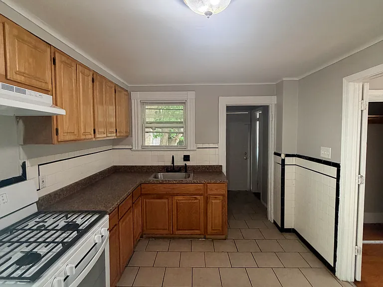 37 Arthur St — Photo 3