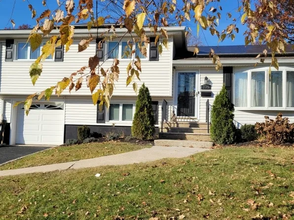 375 Shea Dr, New Milford Boro, NJ 07646