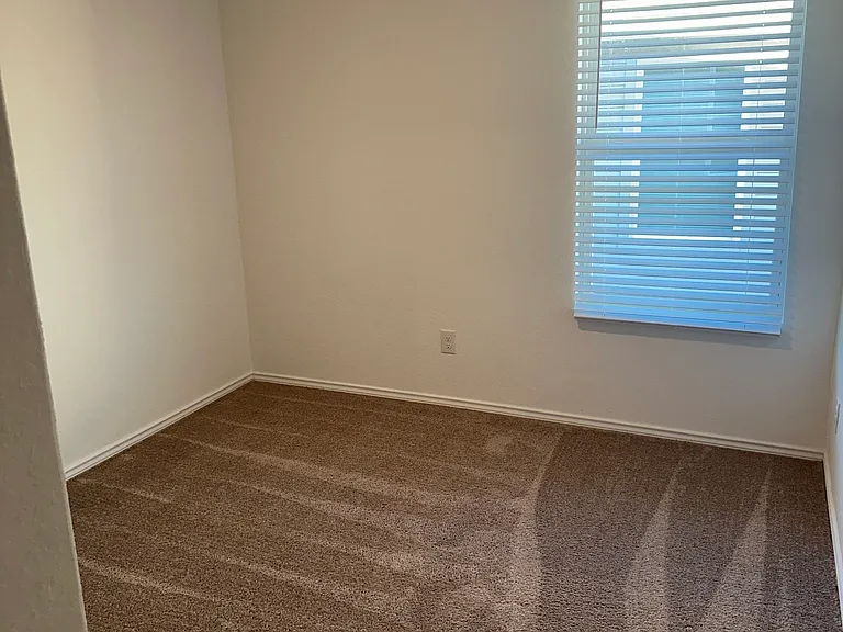 1130 Moraine Pl — Photo 8