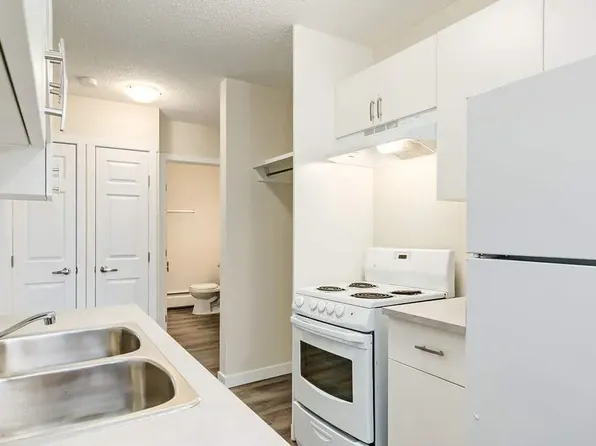 Montrose Apartments, 11811 67th St NW, Edmonton, AB T5B 1L9