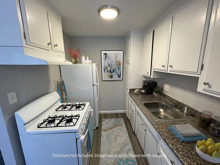 150 Gateway Court — Photo 1