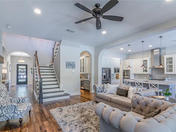 4th image of 2905 Vista Heights Dr