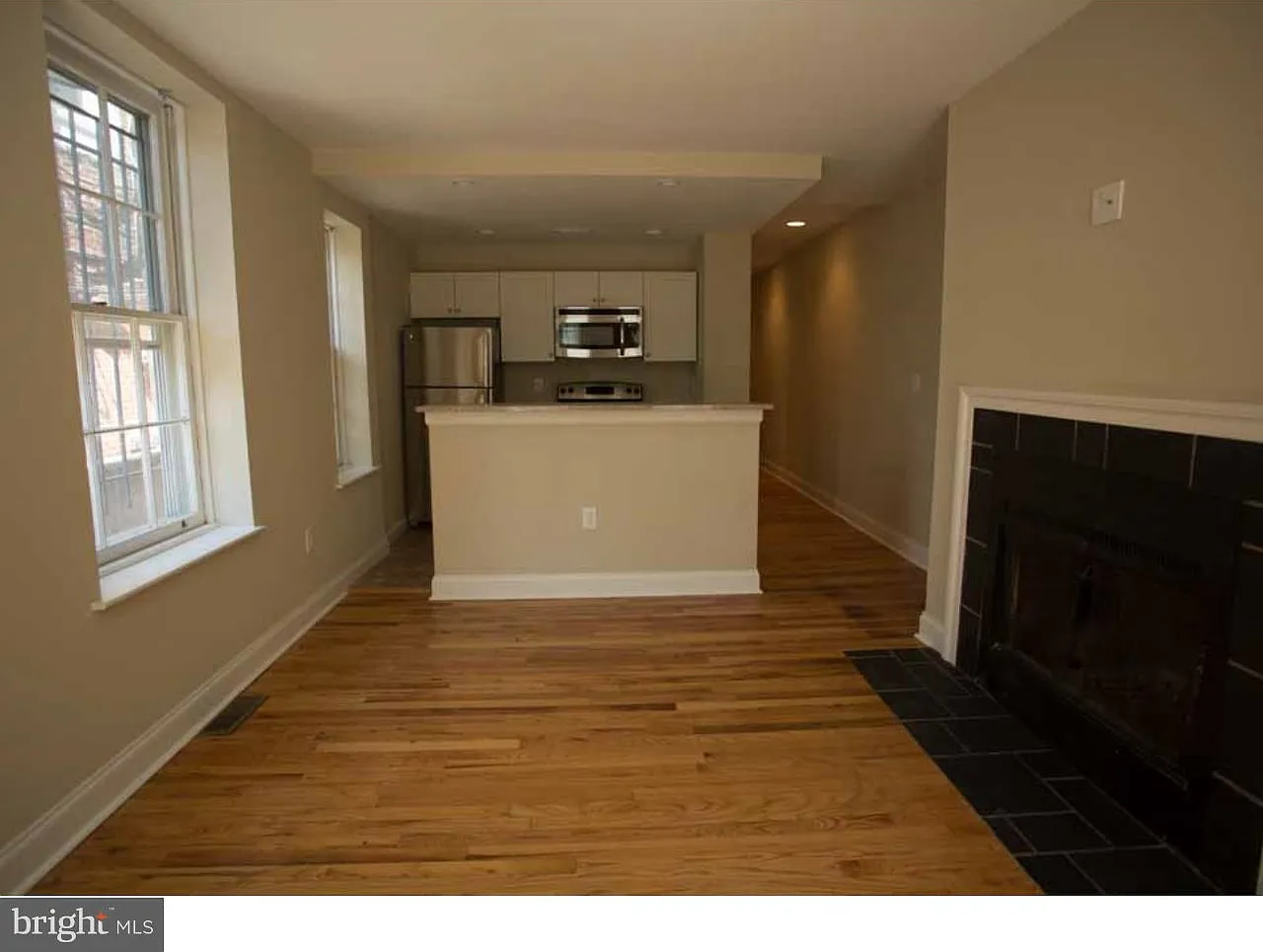 1 bed, 1.0 bath, 600 sqft, $1,695 — Photo 2