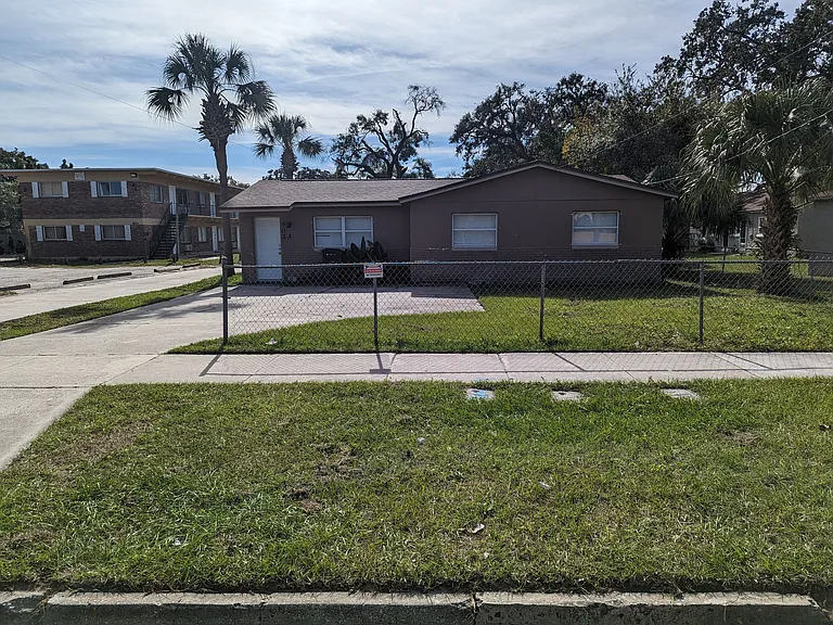 902 W Jackson St #A — Photo 1