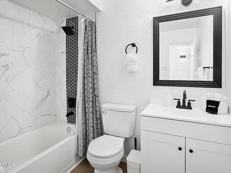 1098 E Fremont Dr — Photo 11